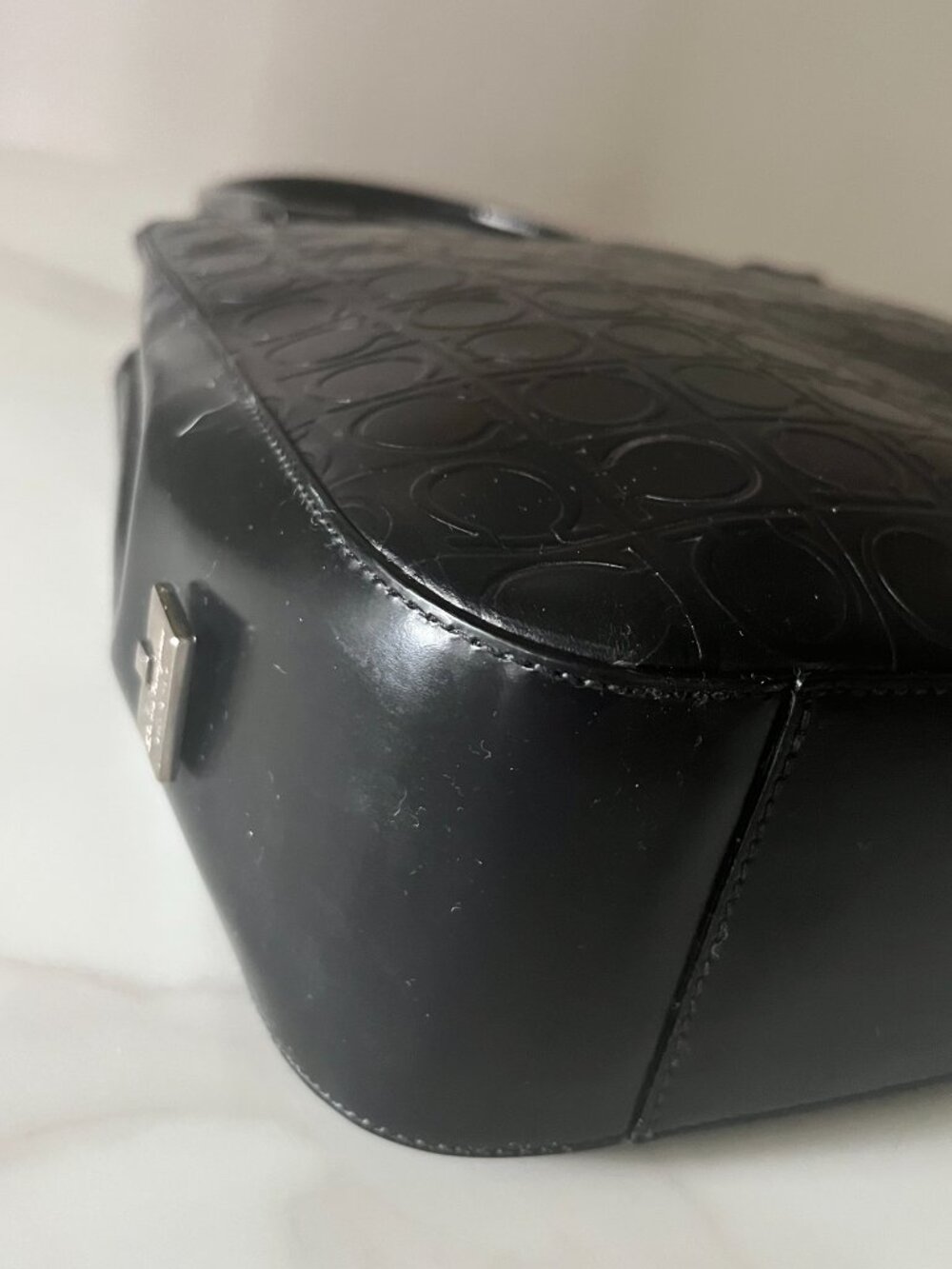 Ferragamo Gancini Embossed Black Leather Shoulder Bag AU-21 1796 - Picture 9 of 16